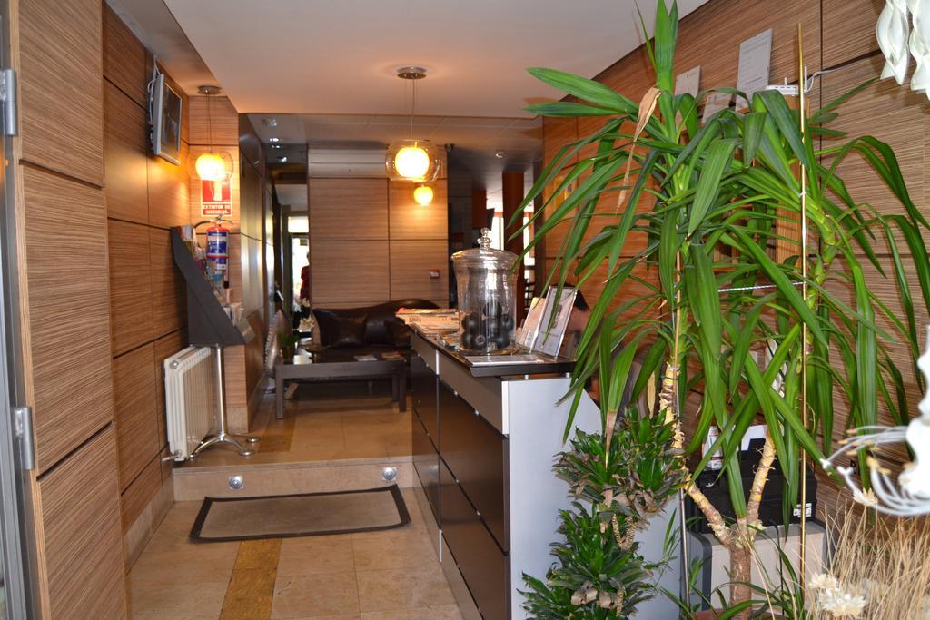 Hotel Apartamentos Don Juan I Alcalá de Henares Exterior foto