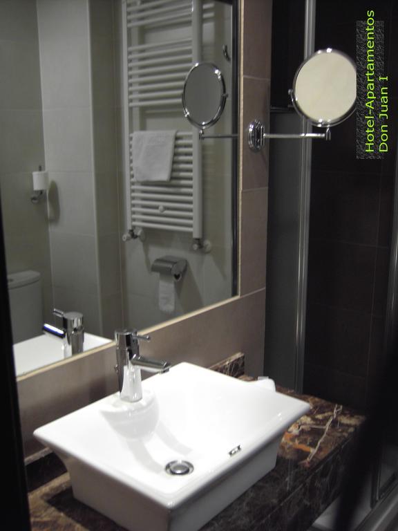 Hotel Apartamentos Don Juan I Alcalá de Henares Habitación foto