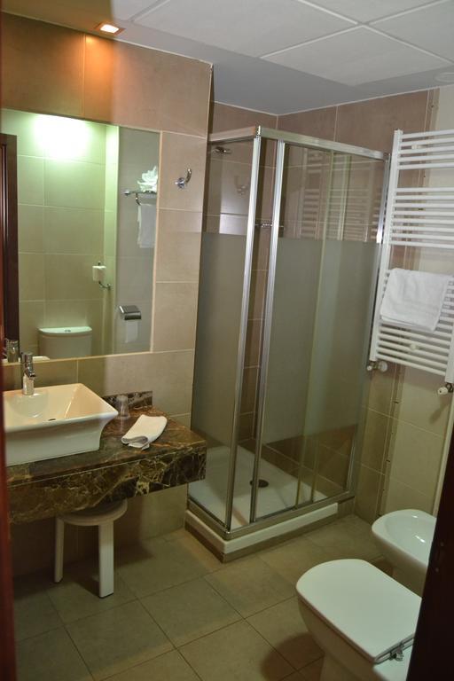 Hotel Apartamentos Don Juan I Alcalá de Henares Habitación foto